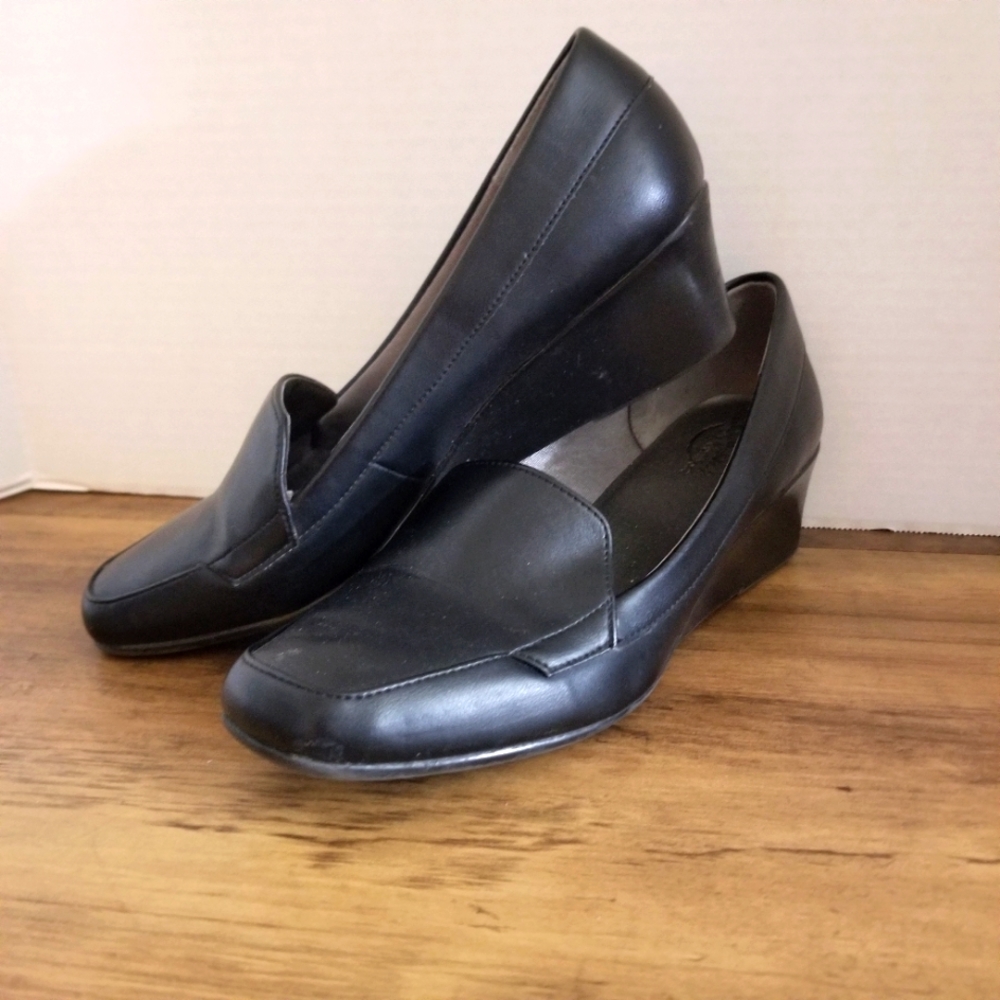 Size 9 women black wedge lifestride